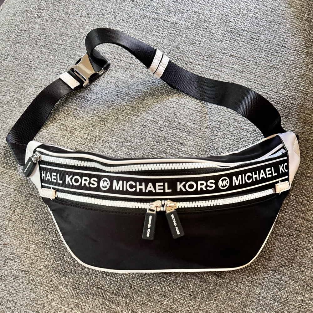EUC MICHAEL KORS Kenly Medium Logo Tape Nylon Belt Bag Pearl Grey